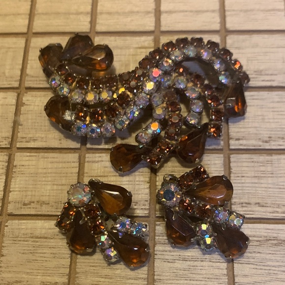 Vintage Jewelry - Gorgeous Vintage Brooch & Earrings
